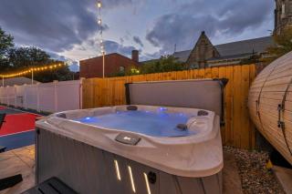 Modern Retreat wit Pickleball Sauna Hot Tub - 8