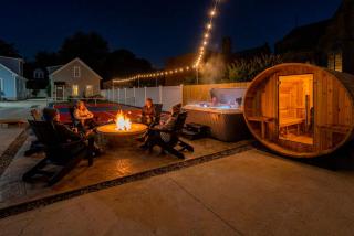 Miracle on 54th - Hot Tub Sauna and Pickleball - 0