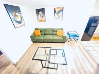 Serene Apartment by CityLux - 10 mins from Airport - 9