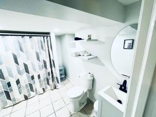 Serene Apartment by CityLux - 10 mins from Airport - 8