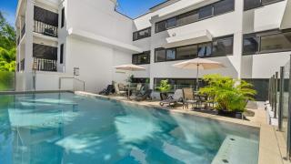 Spacious Dual-Key Resort Stay at Palm Cove - 7