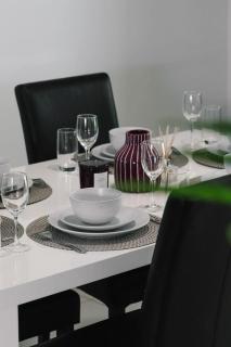 Great Value Group Stay Comfortable and Convenient - 8