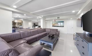 Amazing 4th floor beachfront condo wonderful views - 2