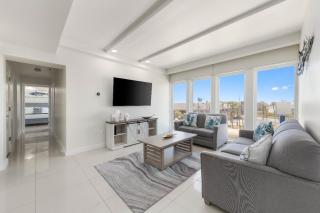 Beachfront Luxury Renewed Condo - 8