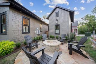The Classy Cottage at Selah-2 Bed 2 Bath-Sleeps 6 - 9
