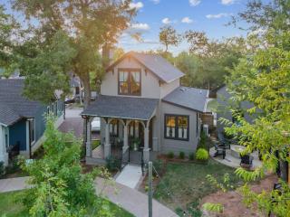 The Classy Cottage at Selah-2 Bed 2 Bath-Sleeps 6 - 8