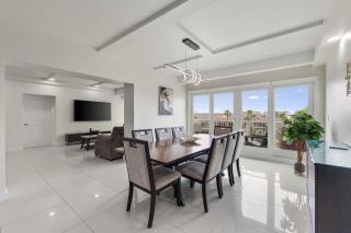 Solare Tower Luxe Beach Retreat - 6