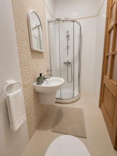 3-Bedroom in Central Location, Steps from Seafront - 2