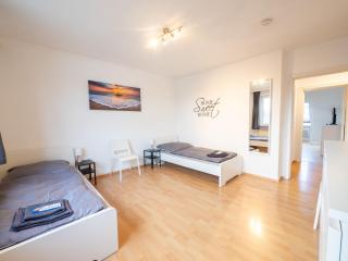 Monteurwohnung-fuer-6-Personen-mit-WLAN-Kueche-TV-Ahrensburg-Naehe-Hamburg-AGGE3501 - 8