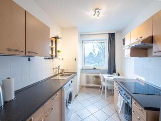 Monteurwohnung-fuer-6-Personen-mit-WLAN-Kueche-TV-Ahrensburg-Naehe-Hamburg-AGGE3501 - 3