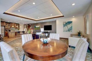 Downtown Condo with Mountain Views - 9