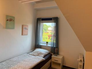 Schöne 4-Zi -FeWo nahe Ostsee mit tollem Garten - 3