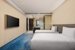 HUALUXE Shanghai Changfeng Park by IHG - 2