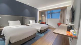 Holiday Inn Express Chengdu Wuhou New City by IHG - 1