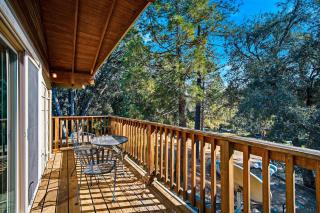 Cozy Cottage Near Bass Lake, Yosemite with hot tub - 0