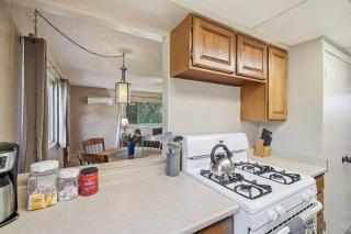 Cozy Cottage Near Bass Lake, Yosemite with hot tub - 2