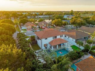 Premium Villa Heated Pool Luxury Experience - 0