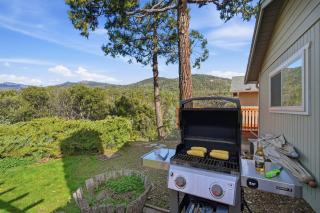 Yosemite Cottage Views, Hot Tub & Theater - 7