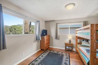 Yosemite Cottage Views, Hot Tub & Theater - 2