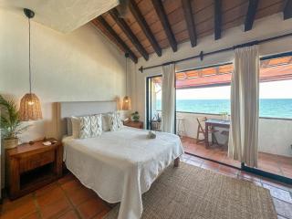 Beachfront coziness at barracuda at playa camarones - 0