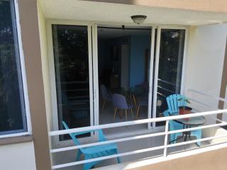 Modern Beach Condo Prime Location - 7