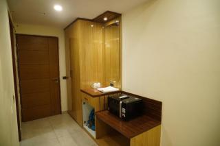 Red Flag Golden Hour Hideout Omaxe Hazratganj Near Malls and Stadium - 6