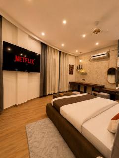 Luxury Jacuzzi Studio in Omaxe Near Ekana - 1