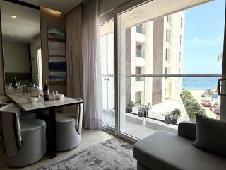 Stylish Beachfront Studio by Moikkarentals - 4