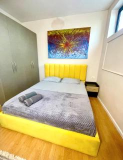 Cheerful Studio with a Warm Vibe - 2