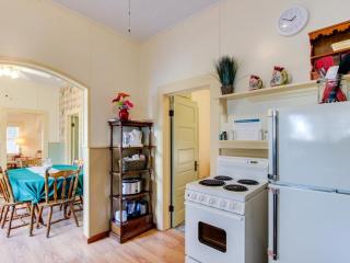 Captain's Cottage - 2
