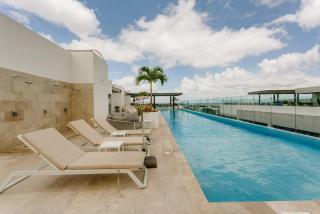 New Condo Roof Pool with Gym and WiFi near 5th half Blk Kids Ok - 0
