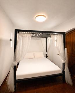 Casa Manarola Oceanfront Oasis & Pizza Cabin - 2