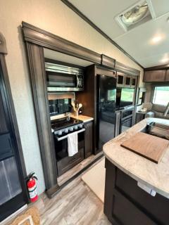 Barntique at Glendale Lake Glamping - 1
