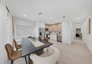 Spacious 3BR House near MIA, Brickell & Downtown - 8