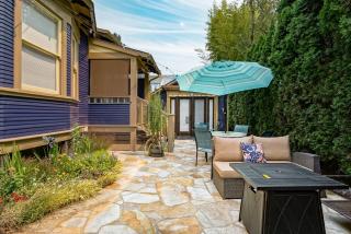Patio Cottage sleeps 12 kitchen gas fire pit - 6