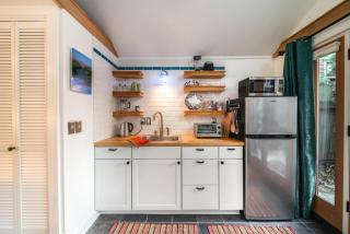 Patio Cottage sleeps 12 kitchen gas fire pit - 5