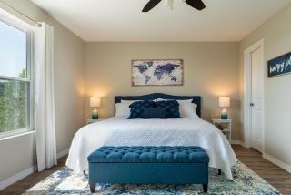 Close to SDC & Strip! 2 King Beds Baby Gear! - 6