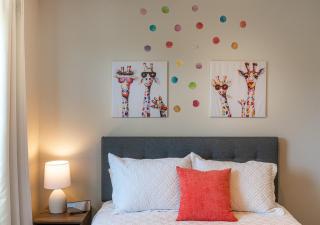 Close to SDC & Strip! 2 King Beds Baby Gear! - 4