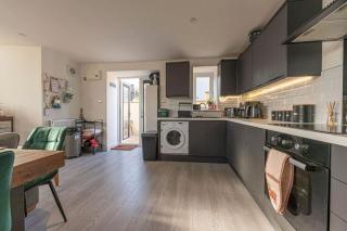 Brunel House by Cwtch Accommodation - 4