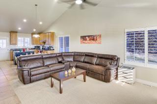 Patio & Mtn Views! Group Getaway in South Jordan - 5