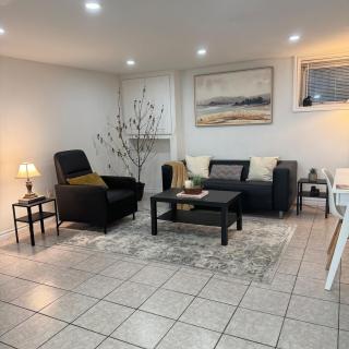 Modern Private 2-Bedroom Guest Suite l Free Parking l Self Check-in! - 5