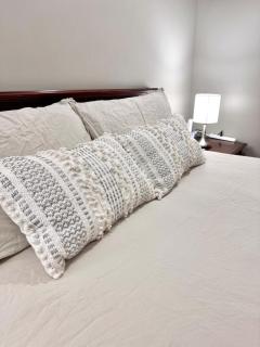 Modern Private 2-Bedroom Guest Suite l Free Parking l Self Check-in! - 2