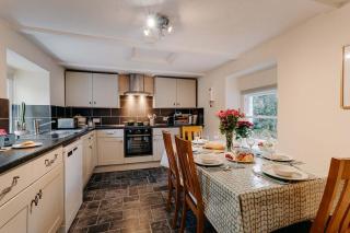 Family-friendly cottage - walk to stunning beach - 4