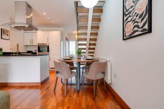Stylish Townhouse in City Centre with Free Parking - Pass the Keys - 1
