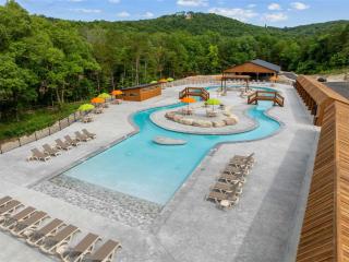 The Lazy Beaver Lodge - Hot Tub - 6