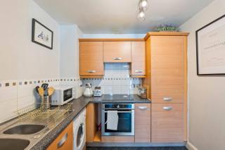 Central location, Private Patio, free parking, Wifi - 4