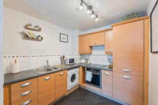 Central location, Private Patio, free parking, Wifi - 1
