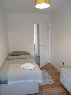 Entire 4-bed House ideal for Families & Groups - 2