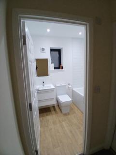 Entire 4-bed House ideal for Families & Groups - 9