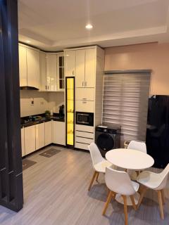 Cozy Apartment By Apex - 1